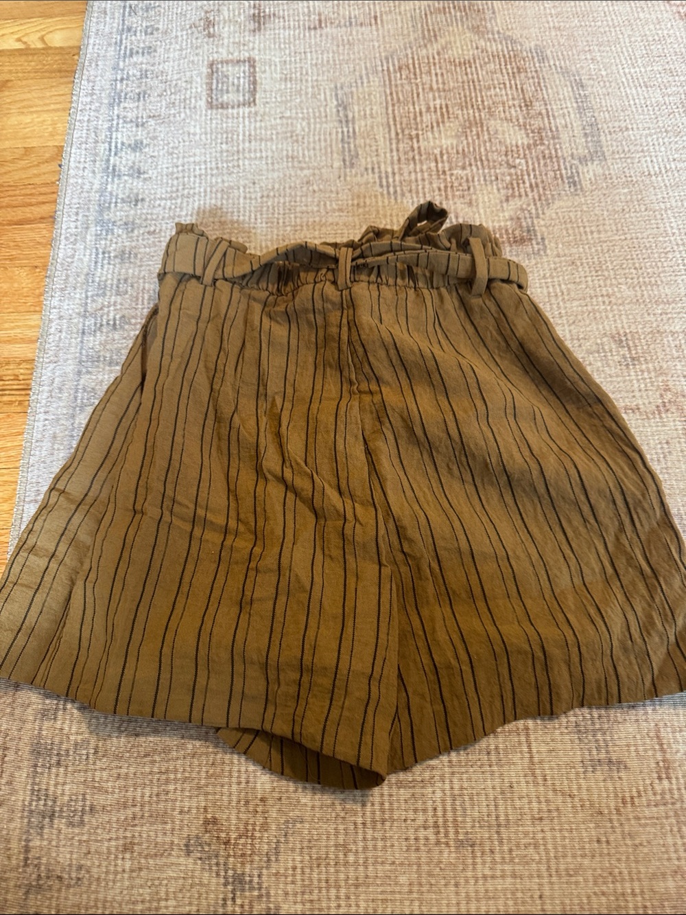 H&M striped paper bag shorts - Picture 4 of 4